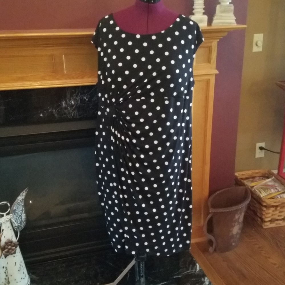 Connected polka dot size 24 womans dress